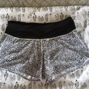 Lululemon like new Run Times Short size 4